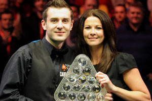 英雄背后 英雄背后