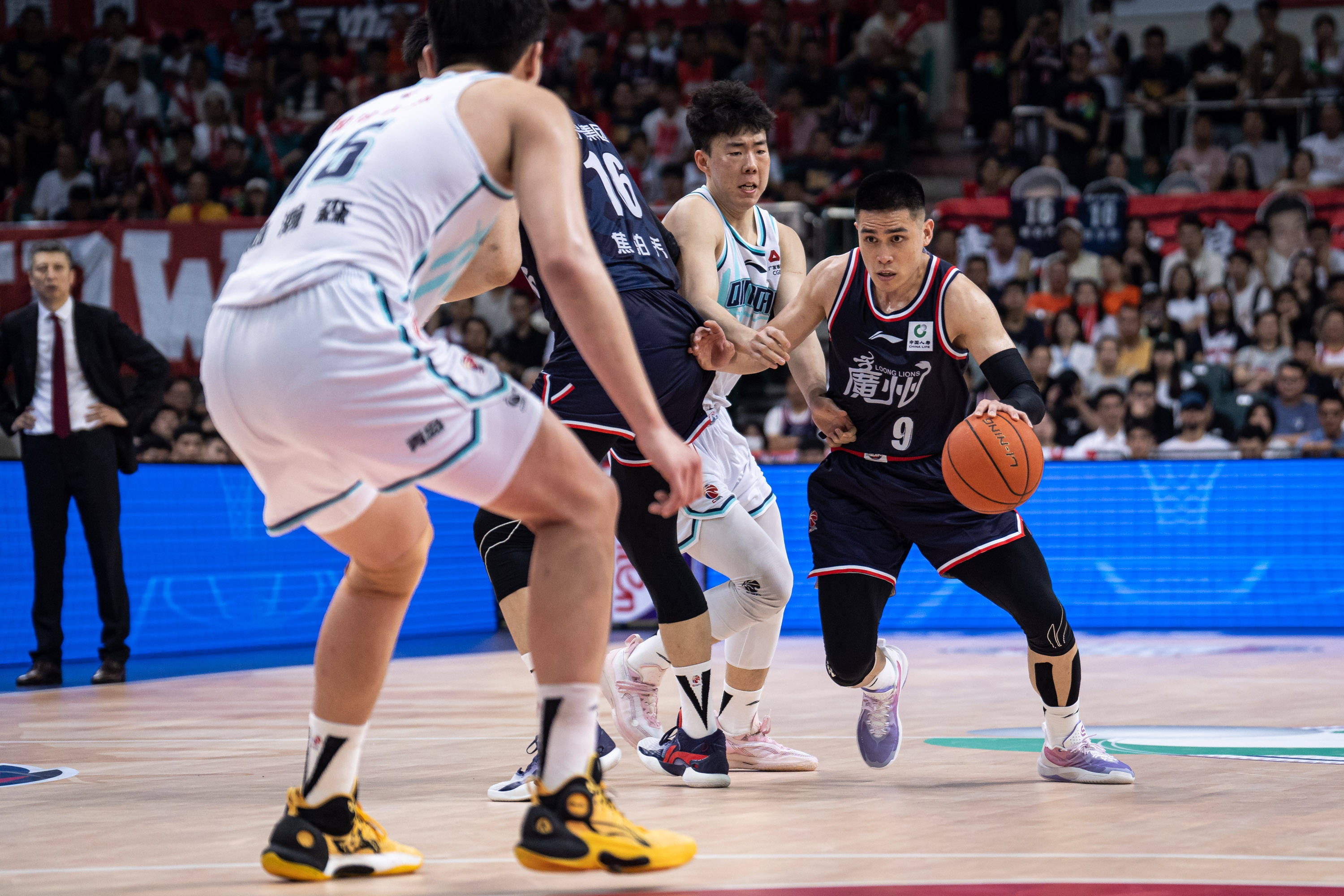 鏖战中站稳 鏖战中站稳